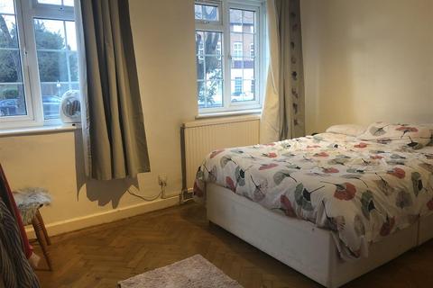 2 bedroom apartment to rent, Wheatcroft Court, Wenlock Gardens, London