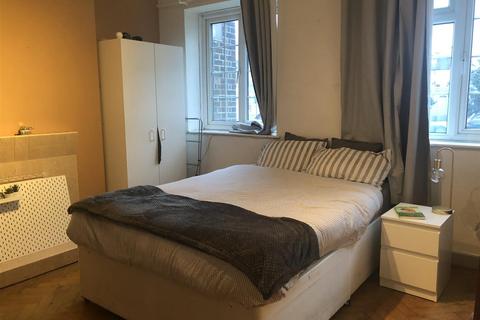 2 bedroom apartment to rent, Wheatcroft Court, Wenlock Gardens, London