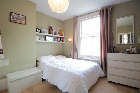 2 bedroom flat to rent, Gateley Road, Brixton SW9