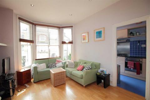 2 bedroom flat to rent, Gateley Road, Brixton SW9