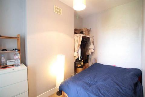 2 bedroom flat to rent, Gateley Road, Brixton SW9