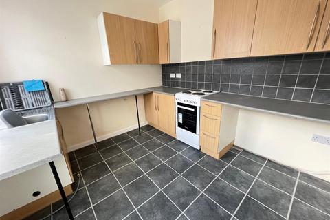 2 bedroom semi-detached house to rent, Handley Road, New Whittington, Chesterfield, Derbyshire