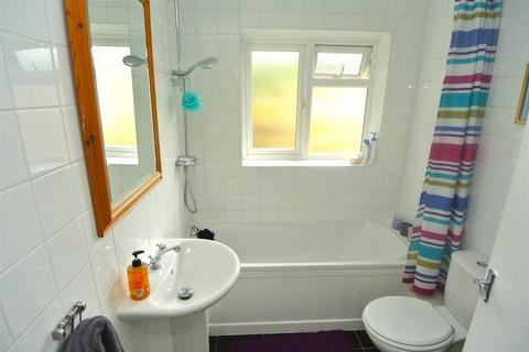 2 bedroom maisonette to rent, Coombe House, Addlestone KT15