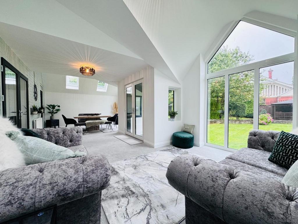 REAR SITTING &amp; DINING ROOM EXTENSION