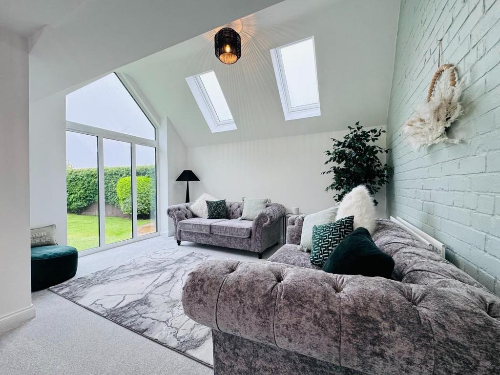 REAR SITTING &amp; DINING ROOM EXTENSION