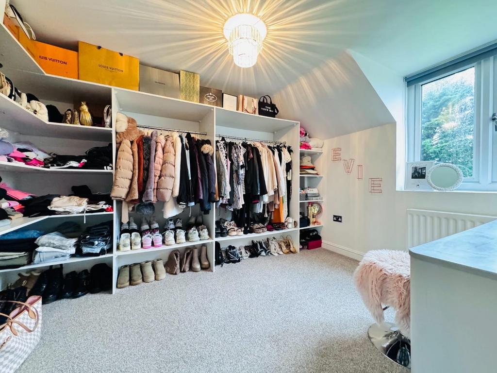 Dressing room / potential fifth bedroom