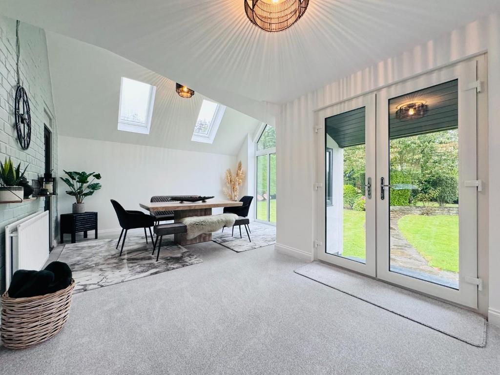 REAR SITTING &amp; DINING ROOM EXTENSION