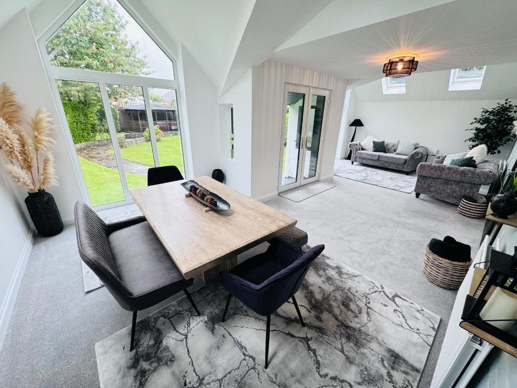 REAR SITTING &amp; DINING ROOM EXTENSION