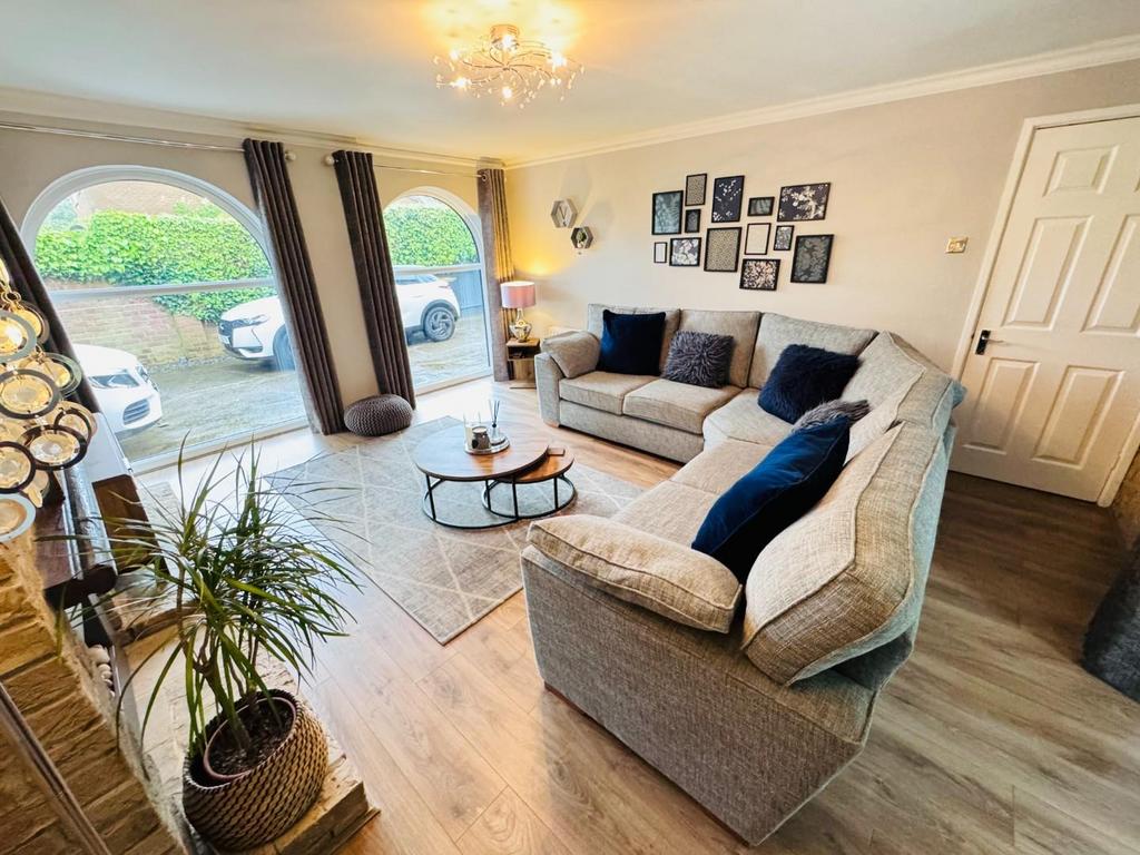 Additional reception room / sitting room