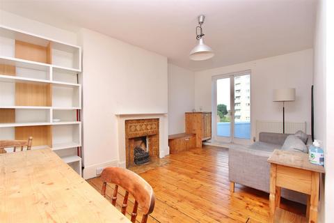 2 bedroom flat to rent, 165 Green Lanes, London N16