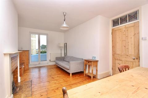 2 bedroom flat to rent, 165 Green Lanes, London N16