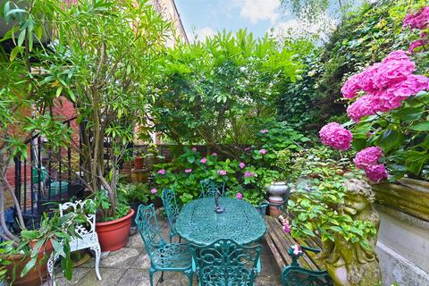 3 bedroom apartment for sale, Sutherland Avenue, London, W9