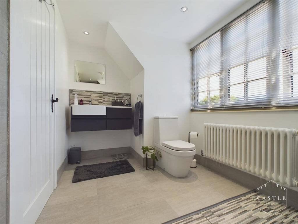 Ensuite shower room