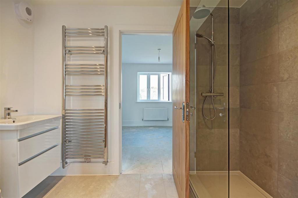 Jack and Jill ensuite