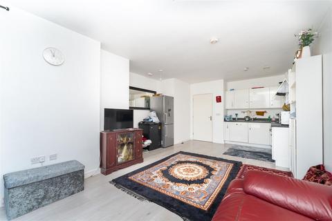 3 bedroom apartment for sale, Salisbury Road, Southall UB2