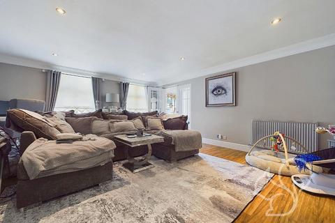 3 bedroom end of terrace house for sale, Collingwood Road, Stanway