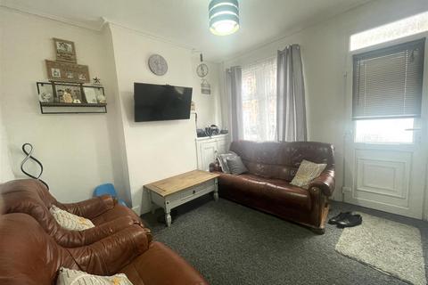 2 bedroom terraced house to rent, Saxon Street, Leicester, LE3
