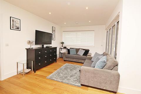 2 bedroom flat to rent, Elstree Way, Borehamwood