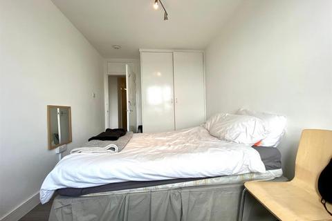 3 bedroom flat to rent, Adelaide Road, London