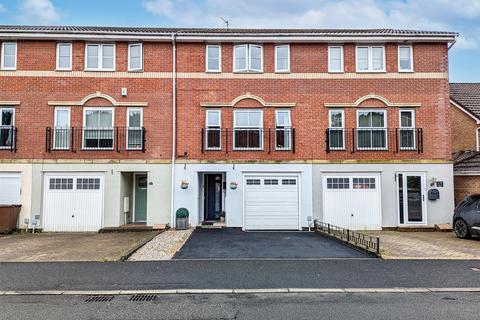 4 bedroom townhouse for sale, Parkedge Close, Pennington, Leigh