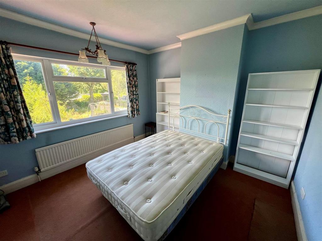 LR36 Bed2.jpg