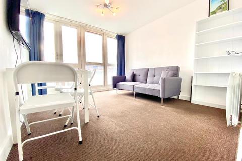 4 bedroom flat to rent, Clipstone Street, London