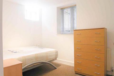 2 bedroom flat to rent, Minster Road, West Hampstead