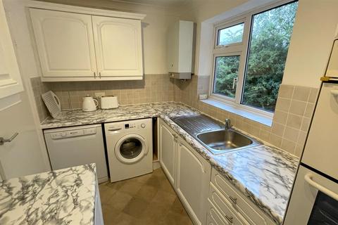 2 bedroom flat to rent, Lambs Close, Cuffley