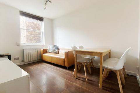 3 bedroom flat to rent, Great Titchfield Street, London