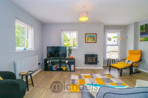 2 bedroom maisonette to rent, Chapel Road, Wivenhoe, CO7 9DX