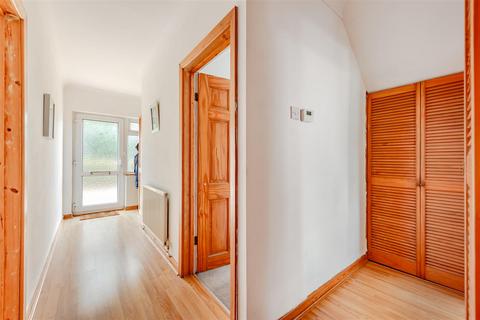 2 bedroom maisonette for sale, Meadowcroft Close, Horley