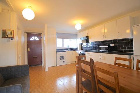 4 bedroom flat to rent, 22 Southern Grove, London E3