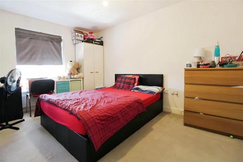 2 bedroom flat for sale, Kings Reach, Slough