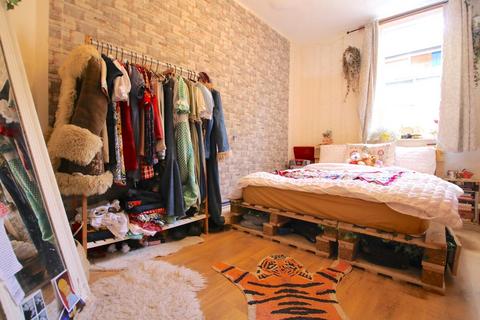 2 bedroom flat to rent, Swanfield Street, London E2