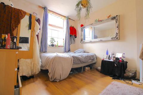 2 bedroom flat to rent, Swanfield Street, London E2