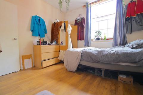 2 bedroom flat to rent, Swanfield Street, London E2