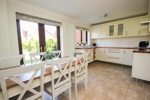 3 bedroom link detached house for sale, Henley Close, Wellingborough NN8