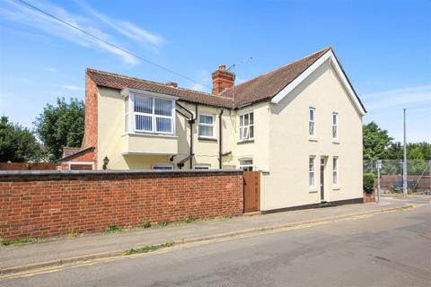 3 bedroom end of terrace house for sale, Station Road, Rushden NN10