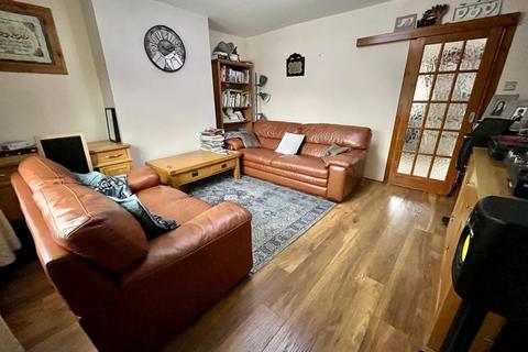 3 bedroom semi-detached house to rent, Sefton Street, Manchester M26