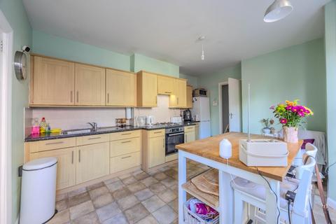 1 bedroom flat for sale, Lymington Avenue, Leigh-On-Sea SS9