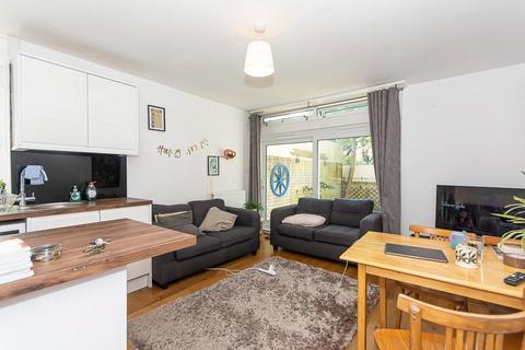 3 bedroom flat to rent, Cedars Road, Clapham SW4