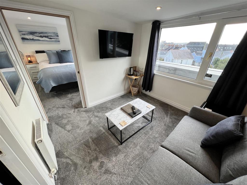 Bedroom 7 "Rooftops view suite"