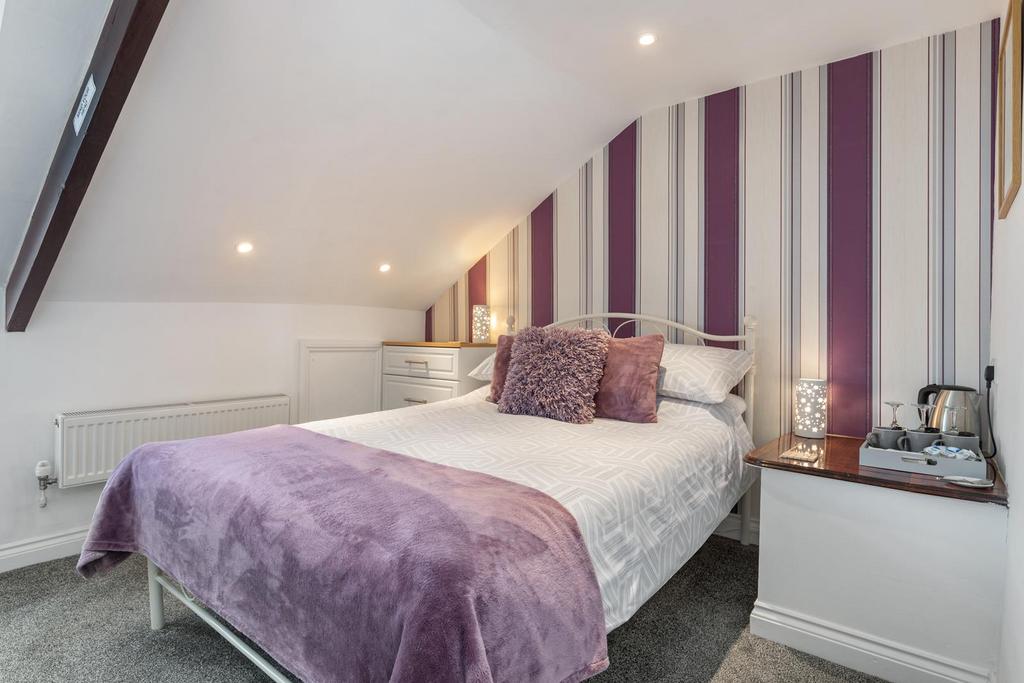 Bedroom 8 "Standard triple en suite"