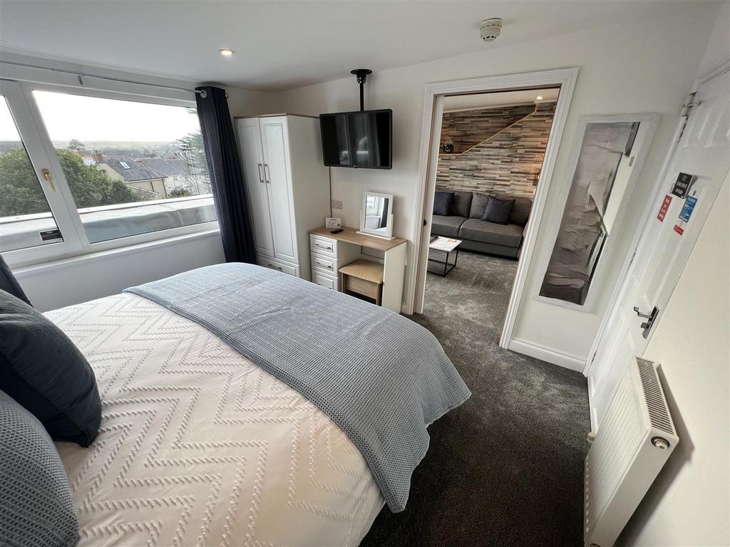 Bedroom 7 "Rooftops view suite"