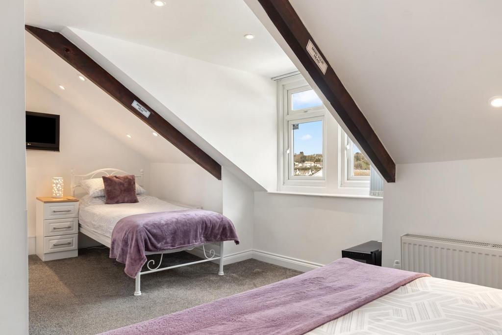 Bedroom 8 "Standard triple en suite"