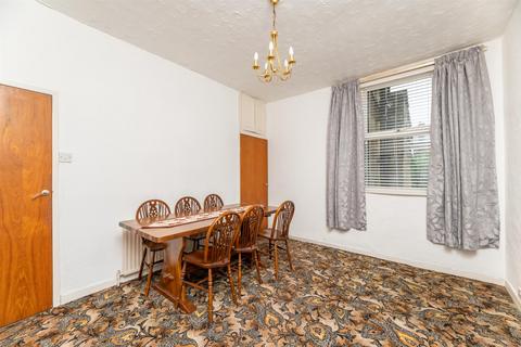 49 North Parade, Otley, LS21 1BA