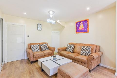 18 Lakehurst Road, Epsom, KT19 0ES