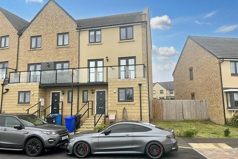 4 bedroom end of terrace house for sale, Kestrel Road, Corby NN17