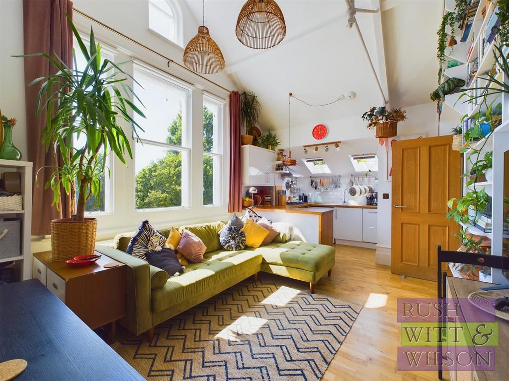 17 Upper Maze Hill, St. Leonards-On-Sea 1 bed flat - £200,000