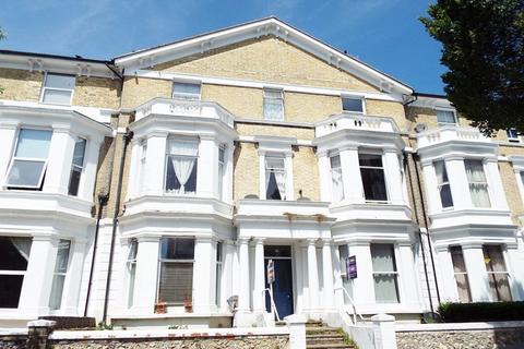 2 bedroom flat to rent, Enys Road, East Sussex BN21